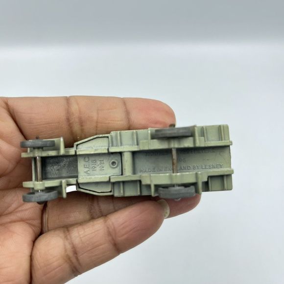 Matchbox Yesteryear Y6- AEC 'Y' Type Lorry 'OSRAM LAMPS' In Type 'A' (MINT) - Picture 7 of 10